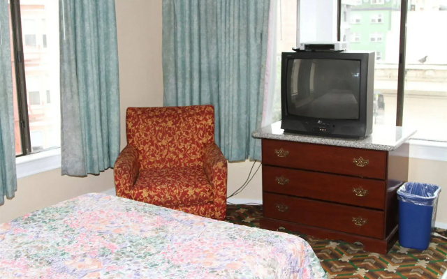 photo 5 of Gateway Inn