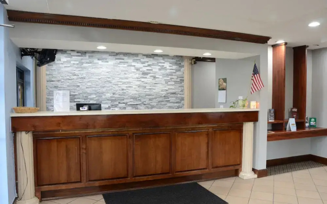 photo 2 of Gateway Inn and Suites