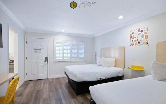 photo 2 of Gateway Lodge