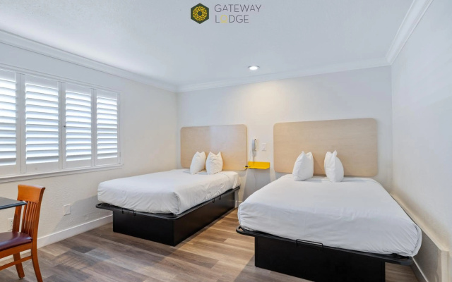 photo 3 of Gateway Lodge