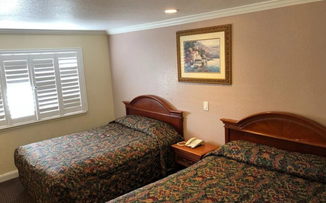 photo 3 of Thunderbird Motel