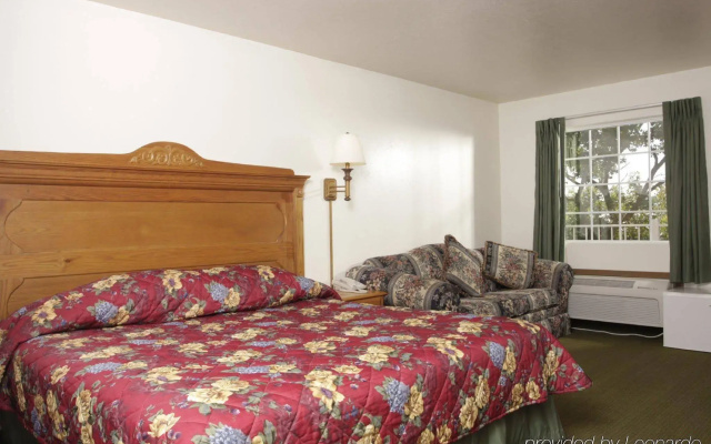 photo 3 of Gazebo Inn