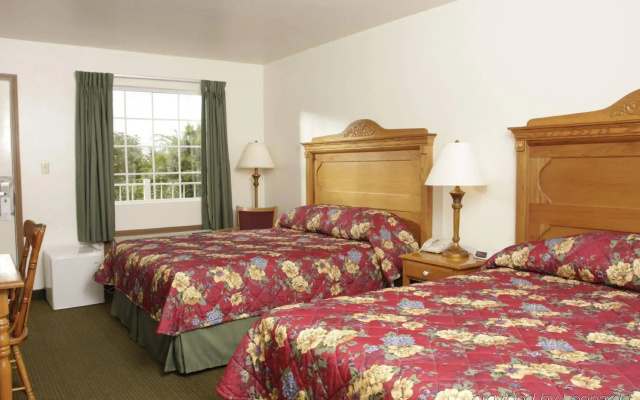 photo 4 of Gazebo Inn