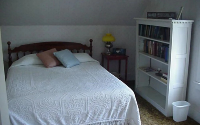 photo 2 of Geary House at Fifield Point - Three Bedroom Home