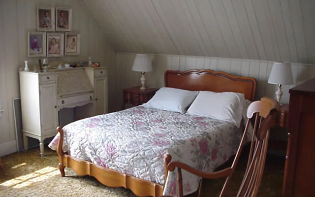 photo 3 of Geary House at Fifield Point - Three Bedroom Home