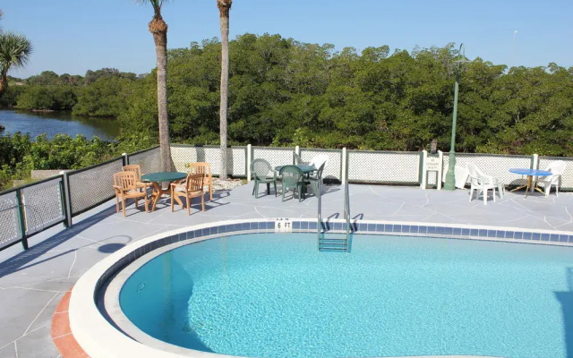 photo 5 of Sun Coast Inn