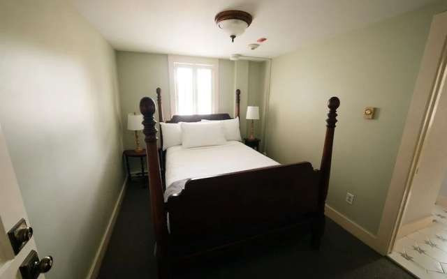 photo 2 of The General Stanton Inn