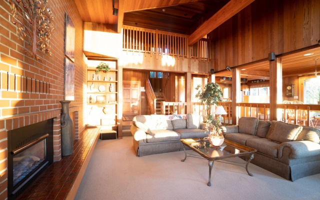 photo 2 of Gene's Coastal Escape 2 Bedrooms 2 Bathrooms Home