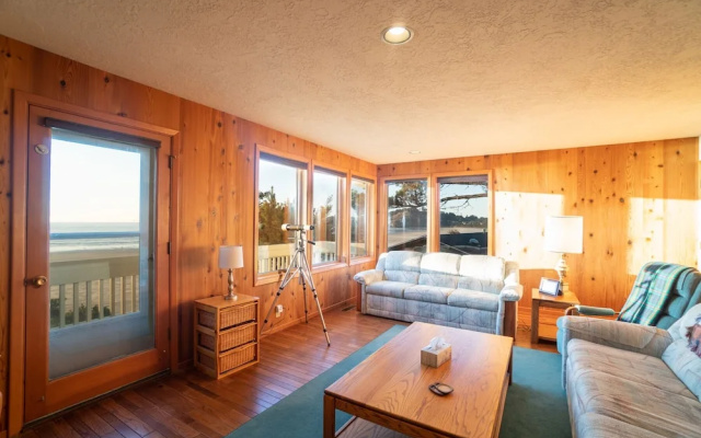 photo 4 of Gene's Coastal Escape 2 Bedrooms 2 Bathrooms Home