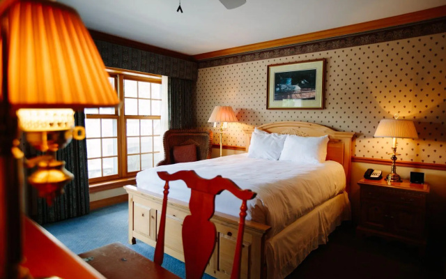 photo 2 of The Geneva Inn
