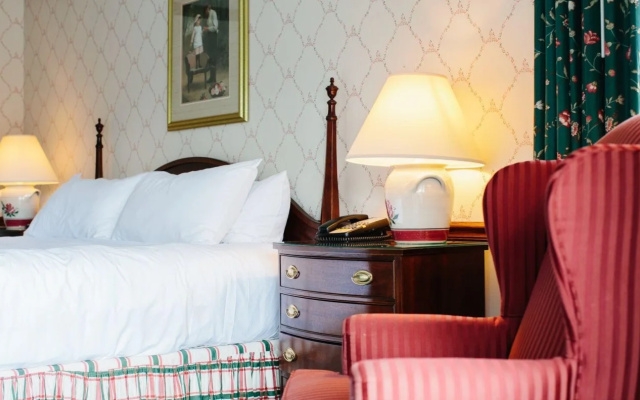 photo 3 of The Geneva Inn