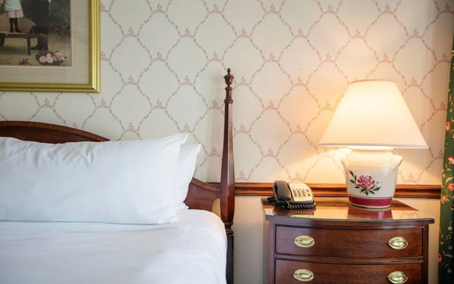 photo 4 of The Geneva Inn