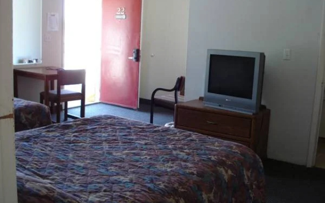photo 3 of Geneva Inn