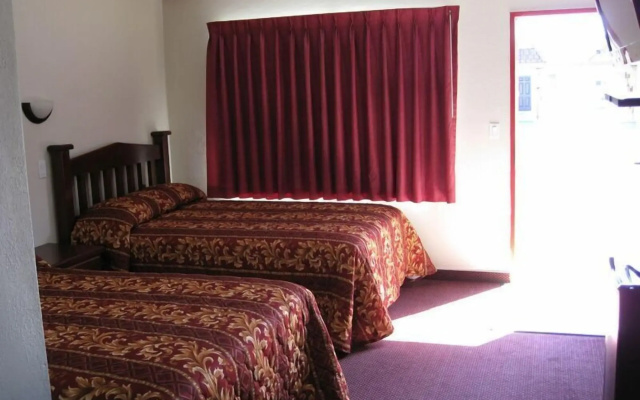 photo 3 of Geneva Motel