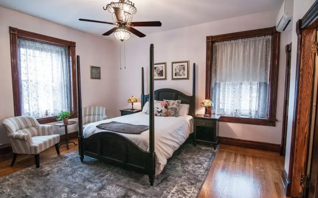 photo 2 of George Washington Wood Bed & Breakfast