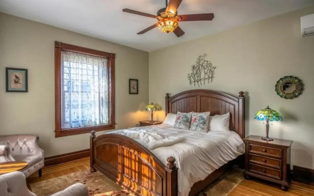 photo 4 of George Washington Wood Bed & Breakfast