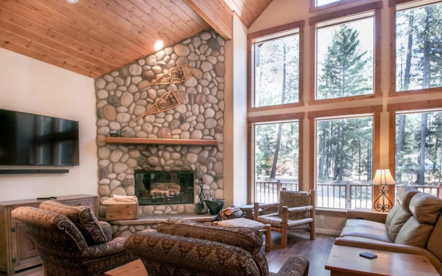 photo 3 of Getaway Moose Apartment 3 NW Comfy Cabins
