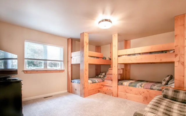 photo 5 of Getaway Moose Apartment 3 NW Comfy Cabins