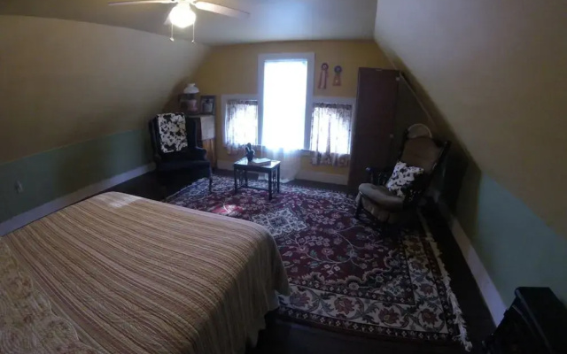 photo 3 of Geyser Lodge