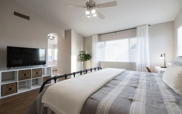 photo 4 of Gilbert Douglas 1 Bedroom Home by RedAwning