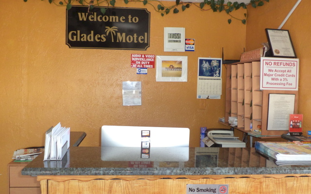 photo 2 of Glades Motel - Naples
