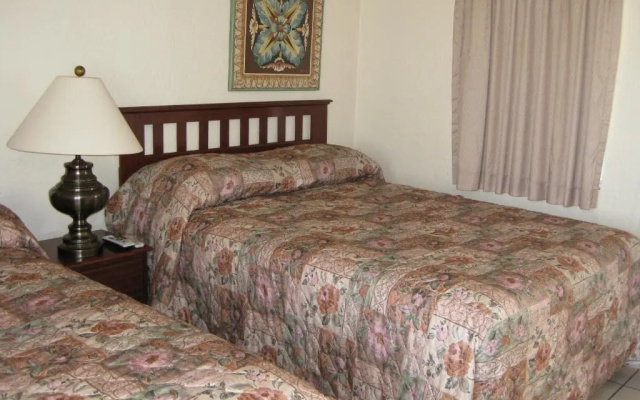 photo 4 of Glades Motel - Naples