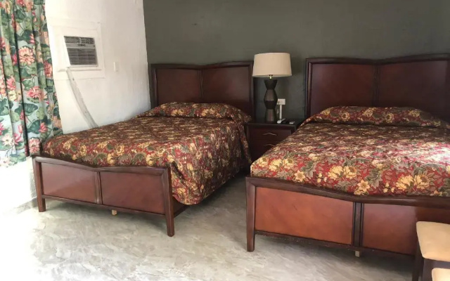 photo 5 of Glades Motel - Naples
