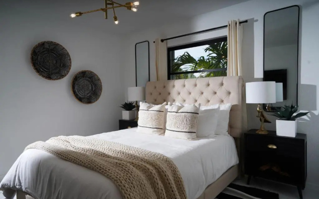 photo 3 of Glamorous 3-Bedroom Villa with Heated Pool Sarasota Area