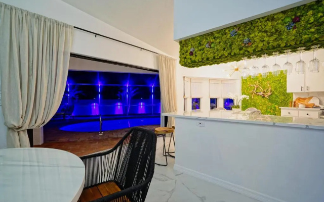 photo 4 of Glamorous 3-Bedroom Villa with Heated Pool Sarasota Area