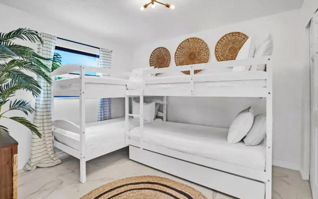 photo 5 of Glamorous 3-Bedroom Villa with Heated Pool Sarasota Area