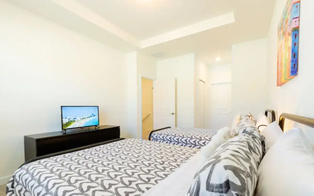 photo 4 of Glamorous 4BR New & Modern near FL Keys