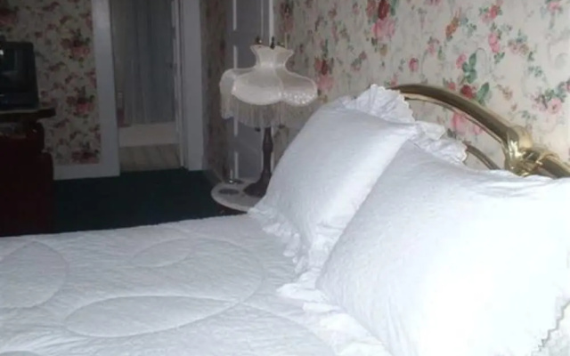 photo 5 of Glass Beach Inn