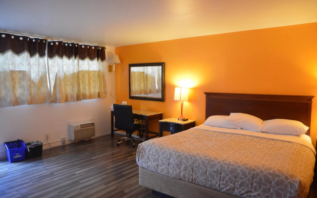 photo 2 of Glass Slipper Inn - Stanford Palo Alto