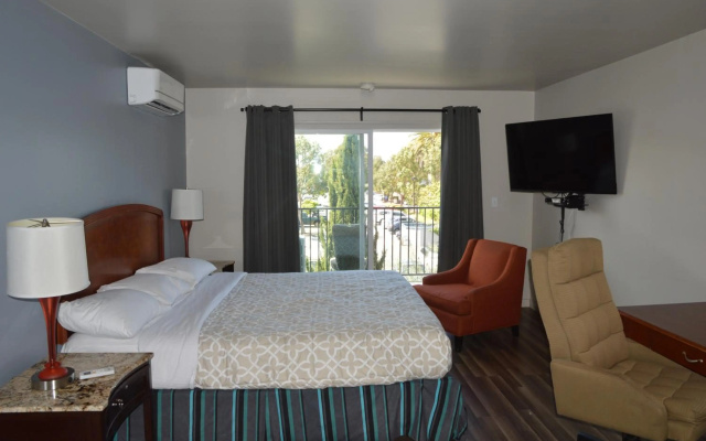 photo 3 of Glass Slipper Inn - Stanford Palo Alto