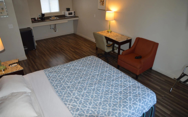 photo 4 of Glass Slipper Inn - Stanford Palo Alto