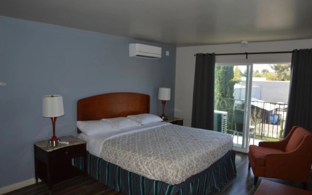 photo 5 of Glass Slipper Inn - Stanford Palo Alto