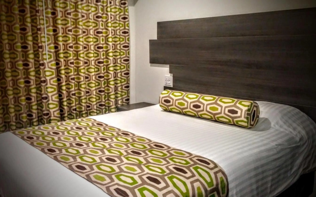 photo 3 of Jewel City Inn