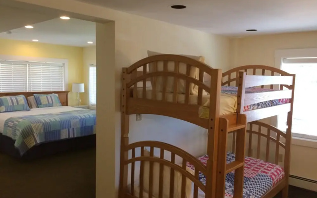 photo 2 of Glen Cove Inn & Suites