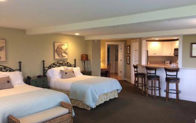 photo 3 of Glen Cove Inn & Suites