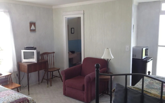 photo 3 of Glenacres Inn