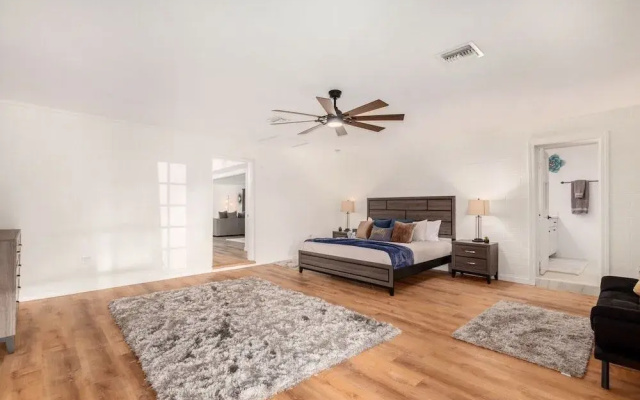 photo 4 of Glencove Mesa 4 Bedroom Home by RedAwning