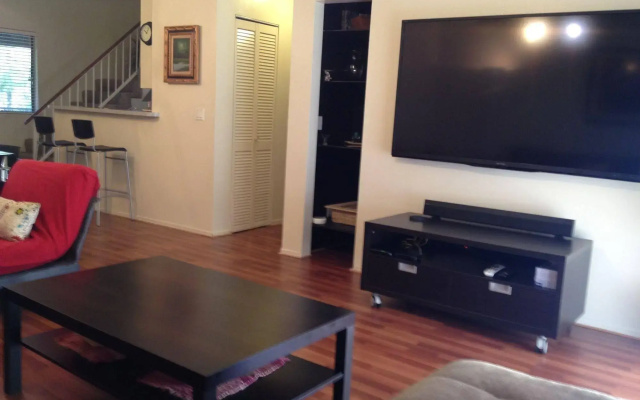 photo 2 of Glendale Apartment Rental by Owner