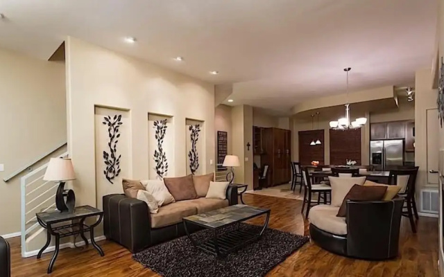 photo 2 of Glendale Getaway By Signature Vacation Rentals