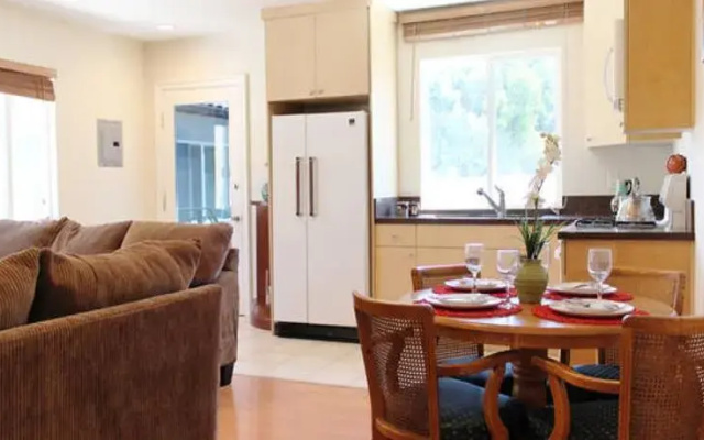photo 3 of Glendale Guest House