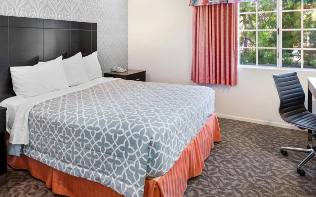 photo 5 of Glendale Hotel