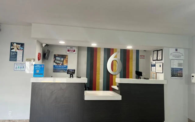 photo 2 of Motel 6 Glendale, AZ