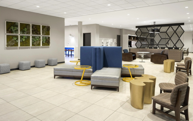 photo 2 of GLō Best Western Nashville Airport