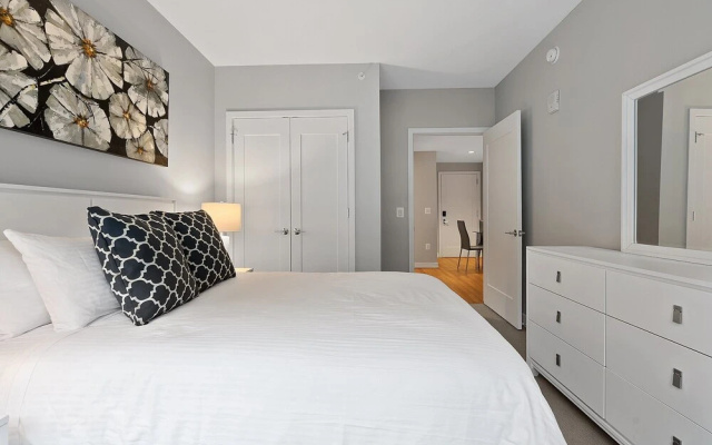 photo 2 of Global Luxury Suites Center City