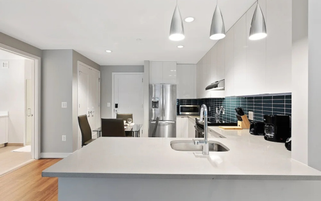photo 3 of Global Luxury Suites Center City