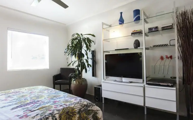 photo 3 of Globe Suites Off Abbott Kinney